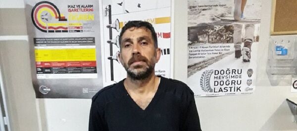 Kadıköy'deki Surp Takavor Ermeni Kilisesi'nin duvarına yazı yazıp önüne çöp döktüğü iddia edilen zanlı gözaltına alındı. - Sputnik Türkiye