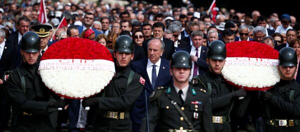 CHP'nin cumhurbaşkanı adayı Muharrem İnce, beraberindeki heyetle Anıtkabir'i ziyaret etti. - Sputnik Türkiye
