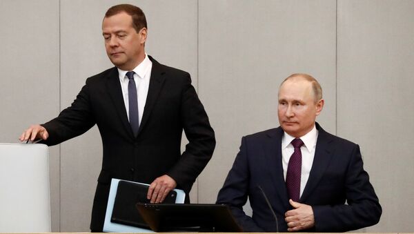 Duma'daki başbakanlık oylamasında Medvedev ile Putin - Sputnik Türkiye