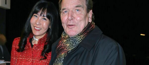 Gerhard Schröder ile Kim So-Yeon (Soyeon Kim) - Sputnik Türkiye