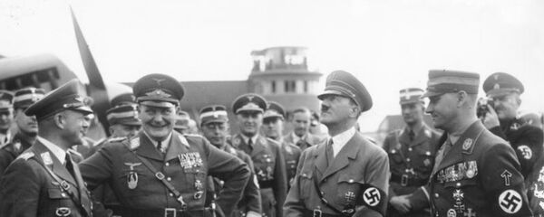 Hermann Göring, Adolf Hitler ve Viktor Lutze Hermann Göring, Adolf Hitler ve Viktor Lutze - Sputnik Türkiye