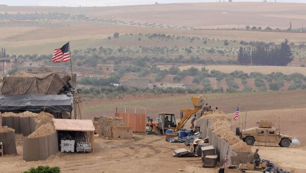 ABD'nin Suriye'nin kuzeyindeki Menbiç'te kurduğu yeni üssün fotoğraflarını uluslararası haber ajansları paylaştı. - Sputnik Türkiye