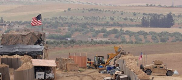 ABD'nin Suriye'nin kuzeyindeki Menbiç'te kurduğu yeni üssün fotoğraflarını uluslararası haber ajansları paylaştı. - Sputnik Türkiye