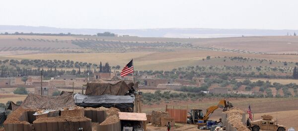 ABD ve Fransız askerlerinin DSG güçleri ile Türkiye destekli ÖSO güçleri arasındaki cephede devriye gezdiğini söyleyen Derviş  Türkiye'nin Afrin'e saldırısından ve Türkiye'nin Menbiç'e yönelik tehditlerinin artmasından sonra koalisyon güçleri sınırı korumak ve izlemek için üssü kurdu dedi. - Sputnik Türkiye