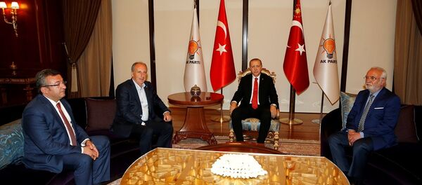 AK Parti Genel Merkezi'ndeki Erdoğan-İnce görüşmesinden. - Sputnik Türkiye