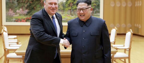 Kuzey Kore lideri Kim Jong-un ve ABD Dışişleri Bakanı Mike Pompeo'nun ikinci görüşmesinin fotoğrafları yayınlandı. - Sputnik Türkiye
