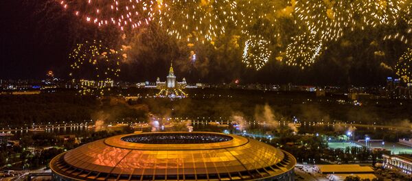 Rusya'daki Zafer Günü kutlamalarında havai fişek gösterisi - Sputnik Türkiye