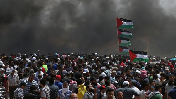 Palestinian demonstrators gather during a protest against U.S. embassy move to Jerusalem and ahead of the 70th anniversary of Nakba, at the Israel-Gaza border in the southern Gaza Strip May 14, 2018 - Sputnik Türkiye