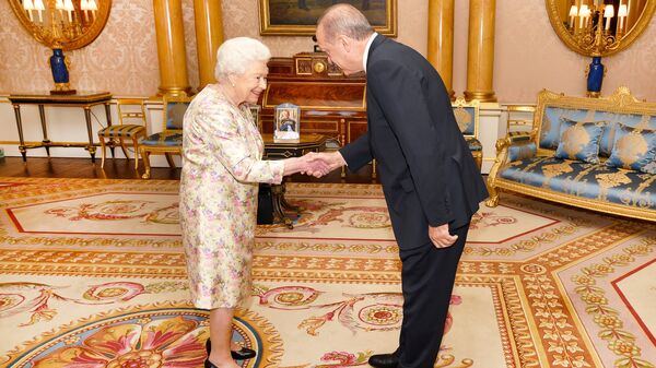 Kraliçe Elizabeth ve Cumhurbaşkanı Erdoğan - Sputnik Türkiye