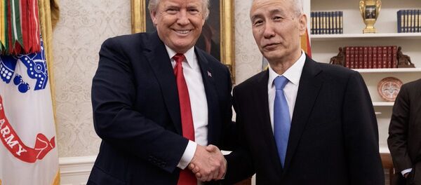 Donald Trump ve Liu He - Sputnik Türkiye