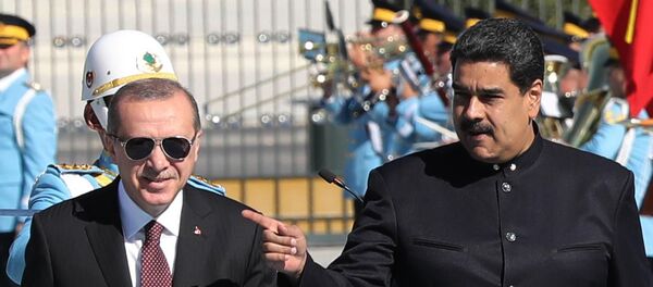 Nicolas Maduro ile Recep Tayyip Erdoğan, 6 Ekim 2017, Ankara'daki Cumhurbaşkanlığı Külliyesi - Sputnik Türkiye