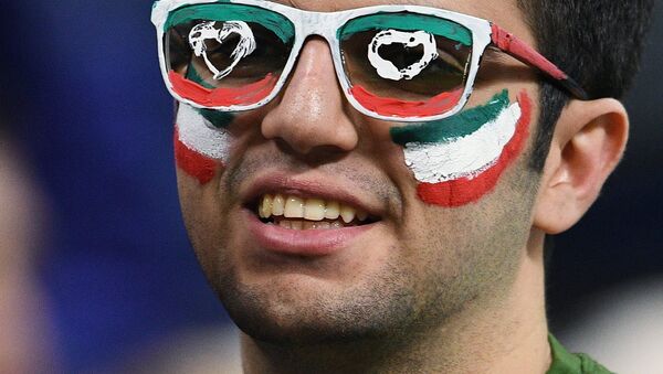 An Iranian football fan during a friendly match between Russia and Iran - Sputnik Türkiye