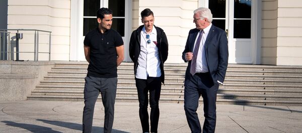 Frank-Walter Steinmeier- Mesut Özil-İlkay Gündoğan - Sputnik Türkiye