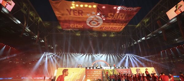 Galatasaray 21. şampiyonluğunu kutladı Galatasaray 21. şampiyonluğunu kutladı - Sputnik Türkiye