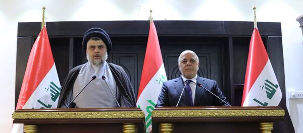 Irak'ta seçimin galibi olan Şii lider Mukteda es Sadr ve Başbakan Haydar el İbadi - Sputnik Türkiye
