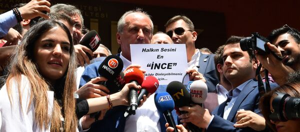 Muharrem İnce'den Cerrahpaşa'ya ziyaret. - Sputnik Türkiye