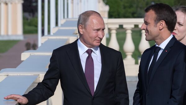 Vladimir Putin and Emmanuel Macron - Sputnik Türkiye