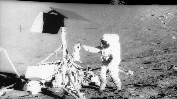 ABD'nin 1969 yılındaki Apollo 12 misyonunda görev yapan ve Ay'da yürüyen 4. insan olan ABD'li astronot Alan Bean hayatını kaybetti.  - Sputnik Türkiye