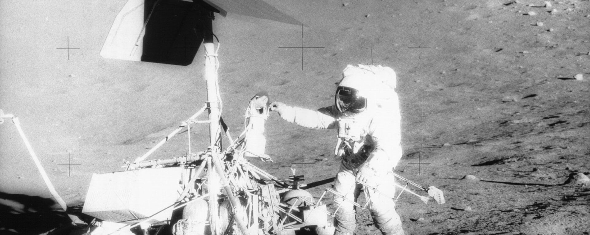 ABD'nin 1969 yılındaki Apollo 12 misyonunda görev yapan ve Ay'da yürüyen 4. insan olan ABD'li astronot Alan Bean hayatını kaybetti.  - Sputnik Türkiye, 1920, 13.12.2024