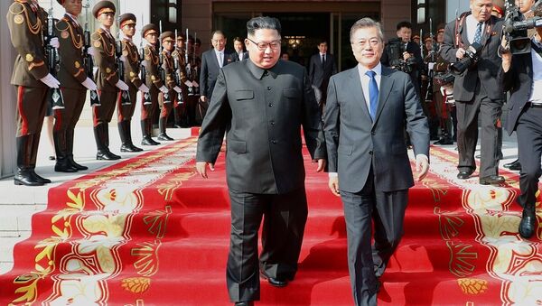 Moon Jae-in - Kim Jong-un - Sputnik Türkiye