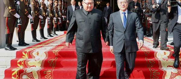 Moon Jae-in - Kim Jong-un - Sputnik Türkiye