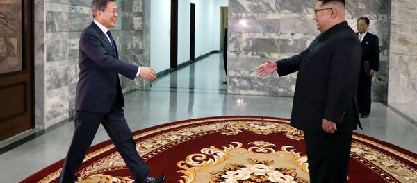 Güney Kore Devlet Başkanı Moon Jae-in- Kuzey Kore lideri Kim Jong-un - Sputnik Türkiye