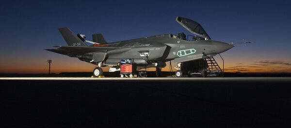 Истребитель F-35 на авиабазе в СШA Истребитель F-35 на авиабазе в СШA - Sputnik Türkiye