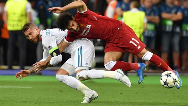 Şampiyonlar Ligi finalinde Sergio Ramos'un Muhammed Salah'ı  sakatladığı pozisyon - Sputnik Türkiye