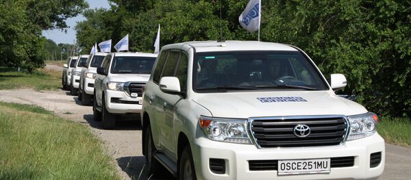 AGİT ve Donetsk Acil Durumlar Bakanlığı’na ait araçlar - Sputnik Türkiye