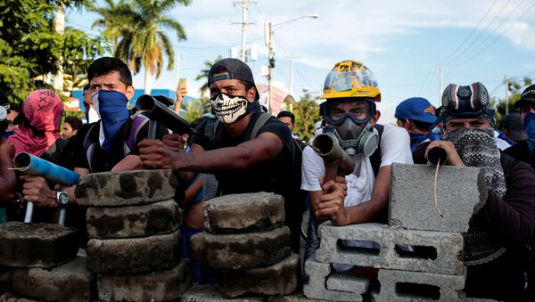 Nikaragua İnsan Hakları Merkezi (CENIDH) bir dizi kentte hükümet karşıtları ve yanlıları arasında çarşamba ve dün sabah saatlerinde yaşanan çatışmalarda en az 16 kişinin öldüğünü, 88 kişinin de yaralandığını duyurdu. Bu, Devlet Başkanı Daniel Ortega ve iktidardaki partisi Sandinista Ulusal Özgürleşme Cephesi'ne yönelik eylem dalgasının başladığı nisan başından bu yana yaşanan en ölümcül günlerden biri oldu. Ölü sayısı 100'ü bulurken, toplamda 900'den fazla kişi yaralandı. - Sputnik Türkiye