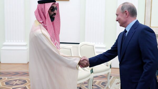 June 1, 2018. President Vladimir Putin and UAE National Security Advisor Sheikh Tahnoun bin Zayed Al Nahyan, left, at a meeting - Sputnik Türkiye