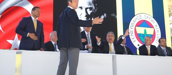 Fenerbahçe'nin tarihi kongresinde Aziz Yıldırım-Ali Koç atışması - Sputnik Türkiye