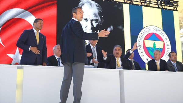 Fenerbahçe'nin tarihi kongresinde Aziz Yıldırım-Ali Koç atışması - Sputnik Türkiye