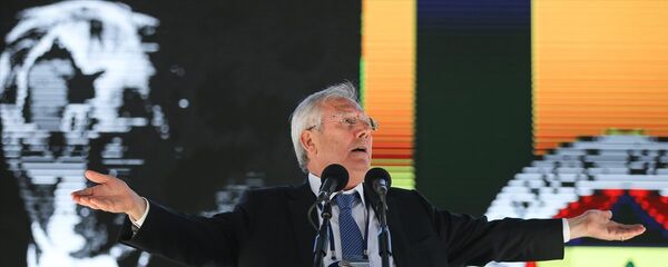 Fenerbahçe'nin stadyumunda düzenlenen tarihi seçimli kongrenin ilk gününde Aziz Yıldırım kürsüde - Sputnik Türkiye