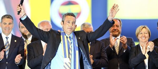 Fenerbahçe Kulübü Olağan Genel Kurulu'nda seçimi kazanan Ali Koç Fenerbahçe Kulübü Olağan Genel Kurulu'nda seçimi kazanan Ali Koç - Sputnik Türkiye