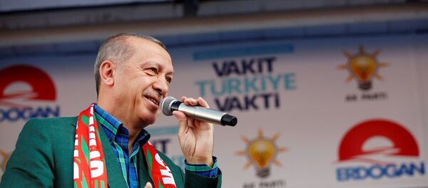 Cumhurbaşkanı ve AK Parti Genel Başkanı Recep Tayyip Erdoğan, partisince Diyarbakır İstasyon Caddesi'nde düzenlenen mitingde konuştu. - Sputnik Türkiye