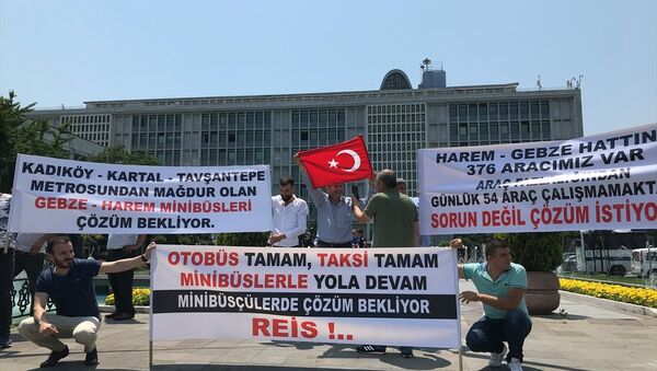 Minibüsçüler, İBB önünde eylem yaptı - Sputnik Türkiye