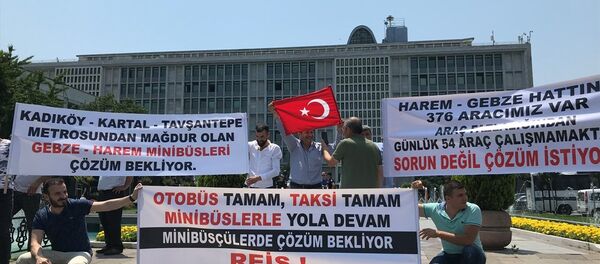 Minibüsçüler, İBB önünde eylem yaptı - Sputnik Türkiye