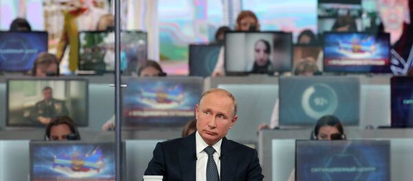  Putin'in düzenlediği Direkt Hat programından bir kare - Sputnik Türkiye