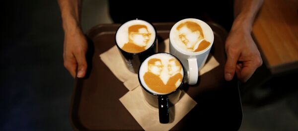 Kuzey Kore lideri Kim Jong-un ve Güney Kore lideri Moon Jae-in- Kahve - Sputnik Türkiye