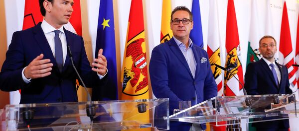 Avusturya Başbakanı Sebastian Kurz, Başbakan Yardımcısı Heinz-Christian Strache ve İçişleri Bakanı Herbert Kickl - Sputnik Türkiye