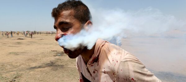 İsrail, Gazze'deki protestoculara saldırdı. Yüzünden gaz bombası kapsülüyle vurulan Heysam Ebu Sebla isimli 23 yaşındaki bir genç yaşam destek ünitesine bağlandı. - Sputnik Türkiye