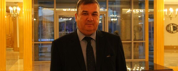 Kırım Tatar Dernekleri Federasyonu Genel Başkanı Ünver Sel, Rusya Federasyonu İstanbul Başkonsolosluğu'nun ev sahipliğinde gerçekleşen Rusya Milli Günü resepsiyonunda Sputnik'in sorularını yanıtladı. - Sputnik Türkiye