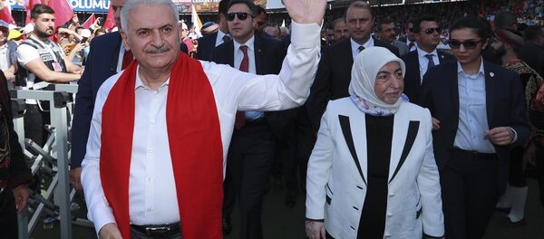 AK Parti Genel Başkanvekili ve Başbakan Binali Yıldırım ve eşi - Sputnik Türkiye