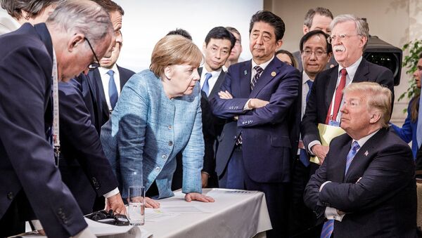 Merkel ve Trump'ın G7 zirvesindeki fotoğrafı sosyal ağları salladı - Sputnik Türkiye