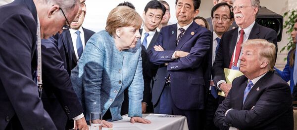 Merkel ve Trump'ın G7 zirvesindeki fotoğrafı sosyal ağları salladı - Sputnik Türkiye