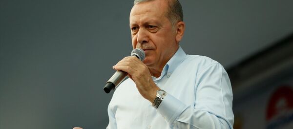 Erdoğan'dan İnce'ye: Oy almak için bu numaraları neden yapıyorsun? Erdoğan'dan İnce'ye: Oy almak için bu numaraları neden yapıyorsun? - Sputnik Türkiye