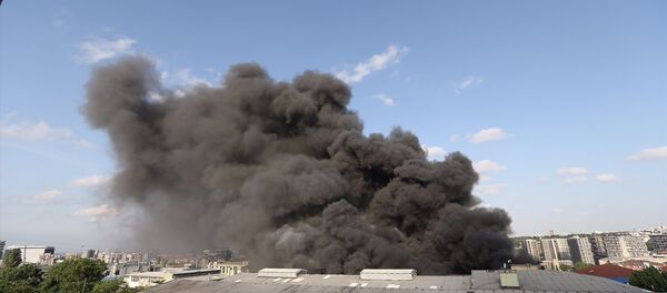 Davutpaşa'daki iplik fabrikasında büyük yangın - Sputnik Türkiye