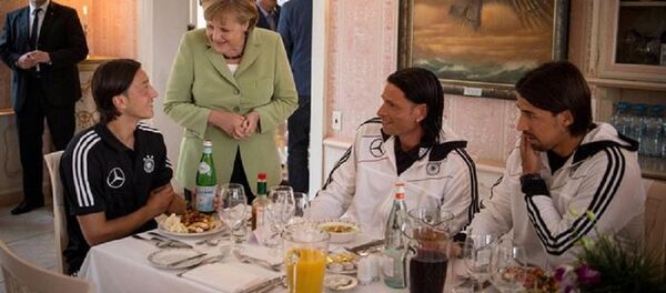 Angela Merkel, Mesut Özil - Sputnik Türkiye