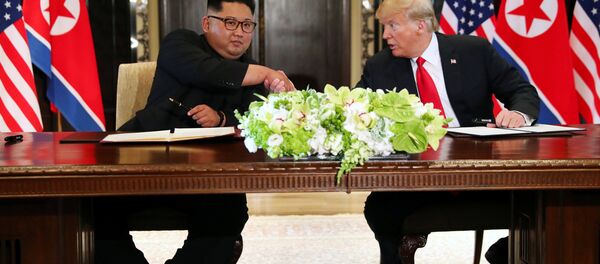 Kim ve Trump - Sputnik Türkiye